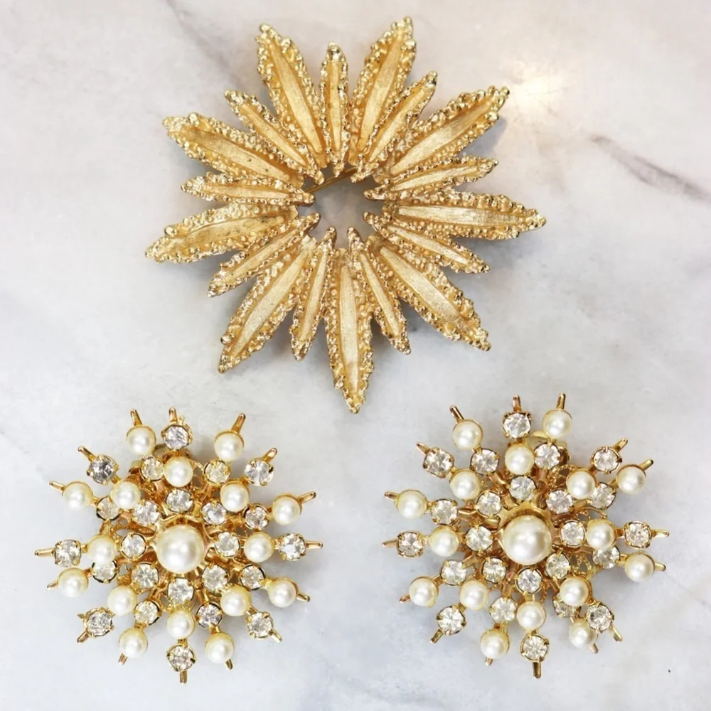 ✨💫 Sparkling 1980s Avon Gold Floral / Celestial Starburst Brooch 🏆💫✨ - Picture 12 of 16